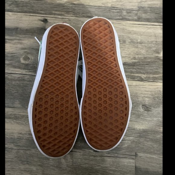 Size 6.5 green lace up Vans skate shoes, sneakers, skateboarding shoes - Picture 2 of 3